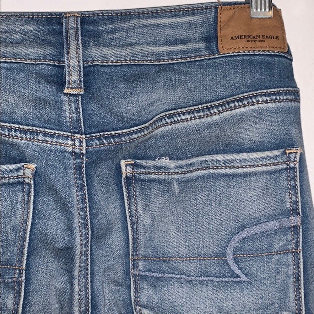Light wash distressed jeans - Picture 12 of 14